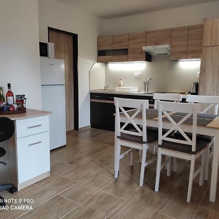 Chaty u rybníka Brodský Červený Kostelec Exteriér fotografie