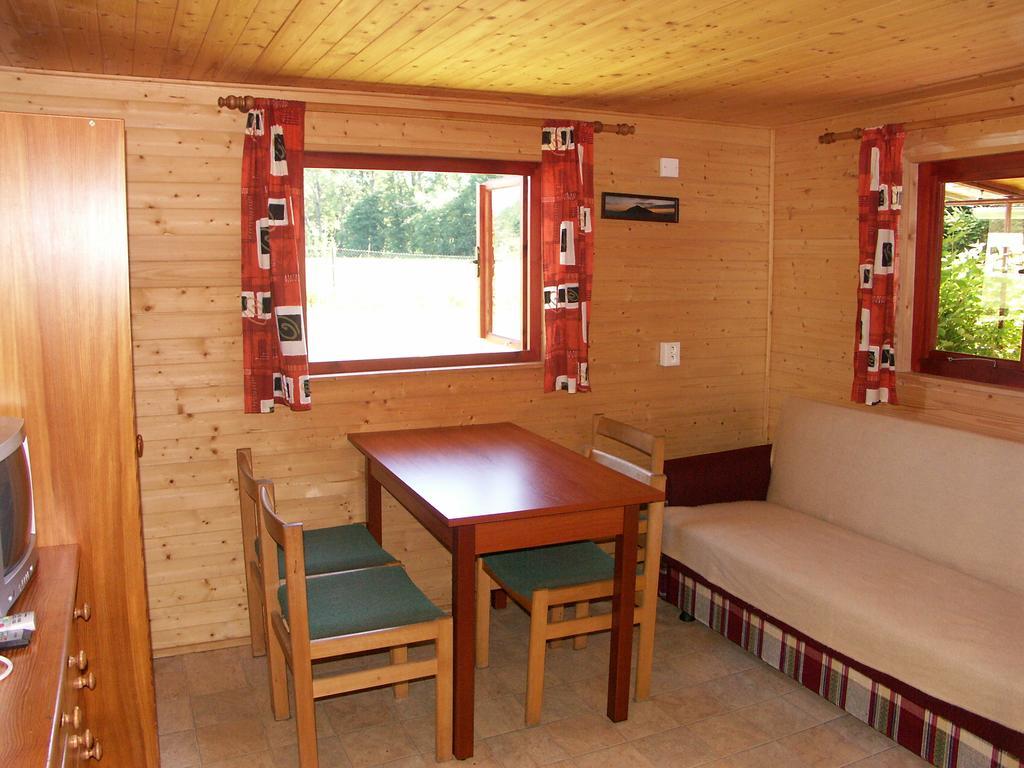 Chaty u rybníka Brodský Červený Kostelec Pokoj fotografie