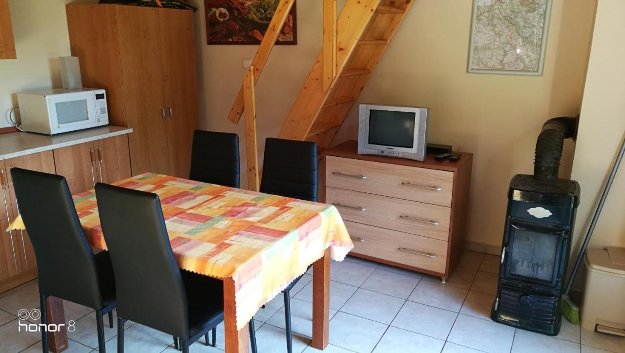 Chaty u rybníka Brodský Červený Kostelec Exteriér fotografie