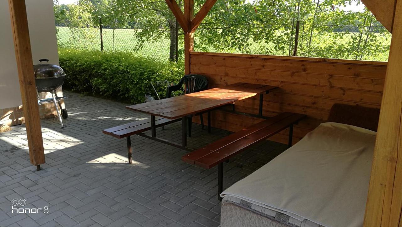 Chaty u rybníka Brodský Červený Kostelec Exteriér fotografie