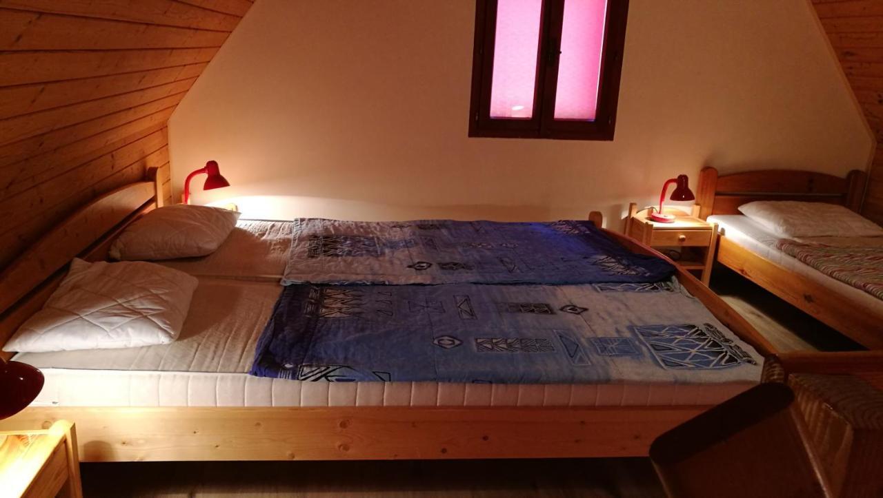 Chaty u rybníka Brodský Červený Kostelec Exteriér fotografie
