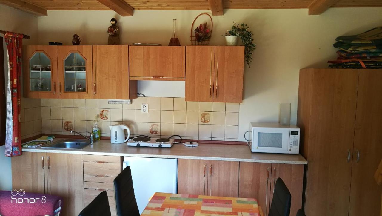 Chaty u rybníka Brodský Červený Kostelec Exteriér fotografie