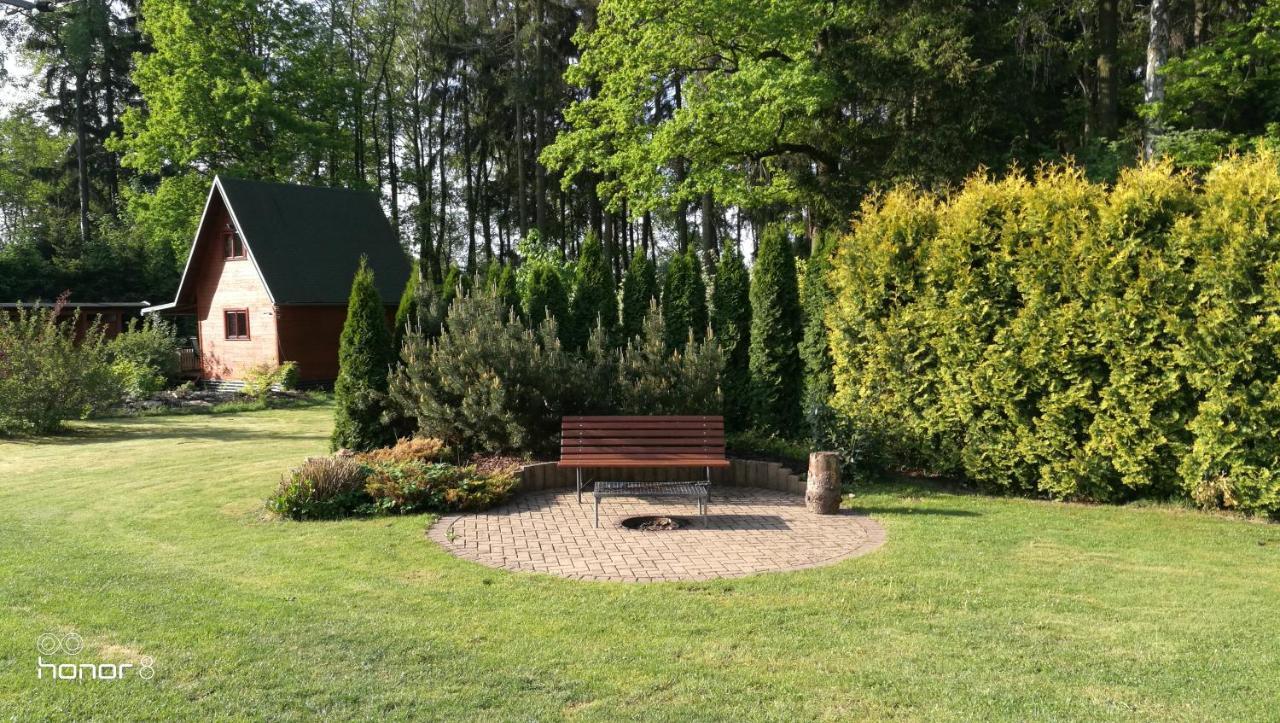 Chaty u rybníka Brodský Červený Kostelec Exteriér fotografie